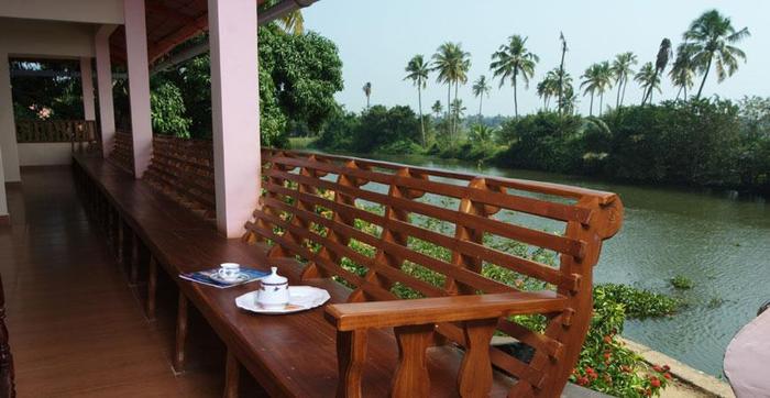 Backwater Breeze Kumarakom